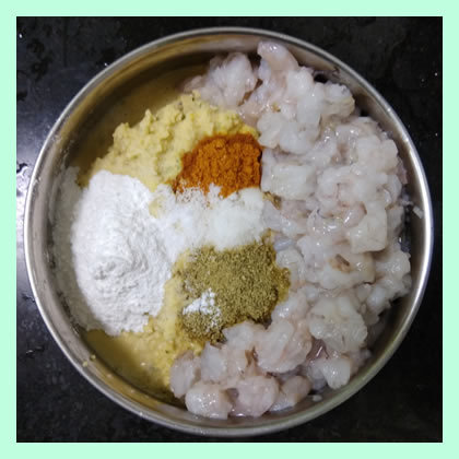 adding-prawns-to-make-prawn-vadai-mix