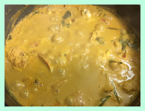 crab-curry-boiling
