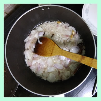 fry-onions-for-prawn-briyani