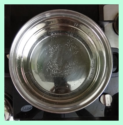 idly-pot-water-boiling
