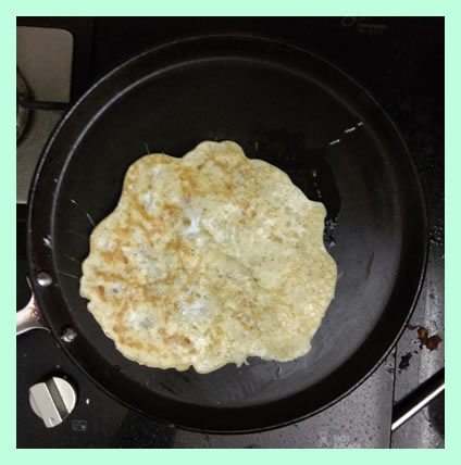 omelette-back-side-in-a-pan