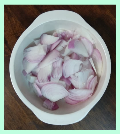 onion-cut-for-raita