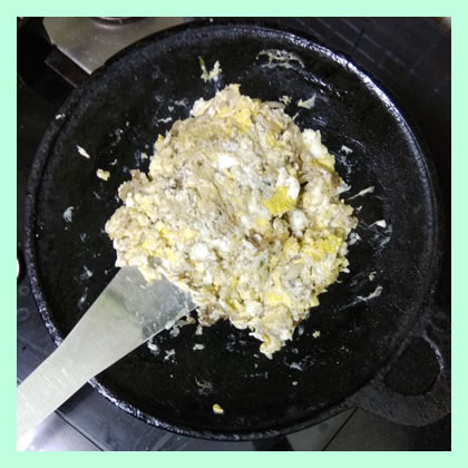 scrambled-egg-start-scrambling