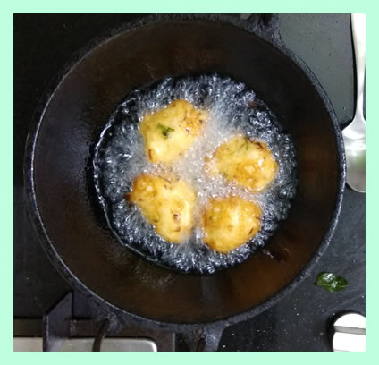 vadai-frying-almost-done